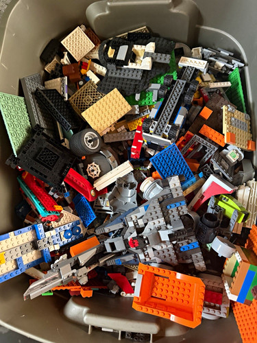 Pounds random bulk legos - pounds, of